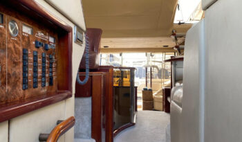 Luxury-yachts-specialist-Princess-60-07