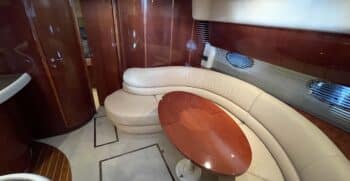 Luxury-yachts-specialist-Fairline-43-01