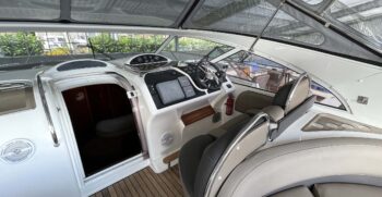 Luxury-yachts-specialist-Fairline-43-11