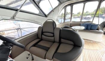 Luxury-yachts-specialist-Fairline-43-19