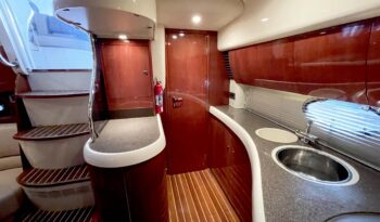 Luxury-yachts-specialist-Fairline-43-27