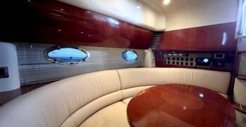 Luxury-yachts-specialist-Fairline-43-32