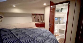 Luxury-yachts-specialist-Fairline-43-39