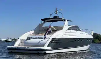 luxury-yachts-specialist-Princess-v55-200222 12