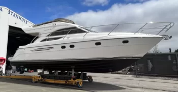 Luxury-Yachts-Specialist 11 59 51