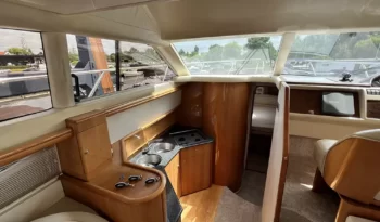 Luxury-Yachts-Specialist 14 25 37