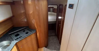 Luxury-Yachts-Specialist 14 25 44