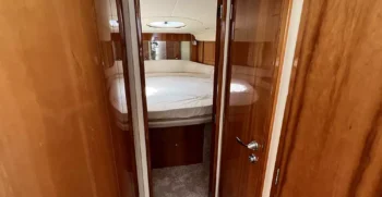Luxury-Yachts-Specialist 14 25 48