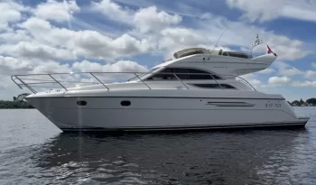 Luxury-Yachts-Specialist 14 47 55