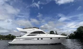 Luxury-Yachts-Specialist 14 48 39