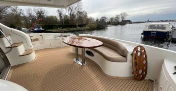 Luxury-Yachts-Specialist-Azimut-68-27