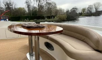 Luxury-Yachts-Specialist-Azimut-68-28