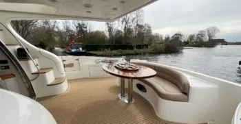 Luxury-Yachts-Specialist-Azimut-68-30